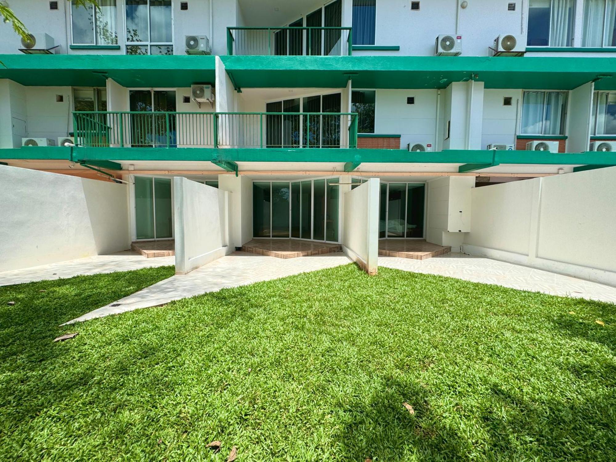 Plernpetch Hotel Surat Thani Exterior photo