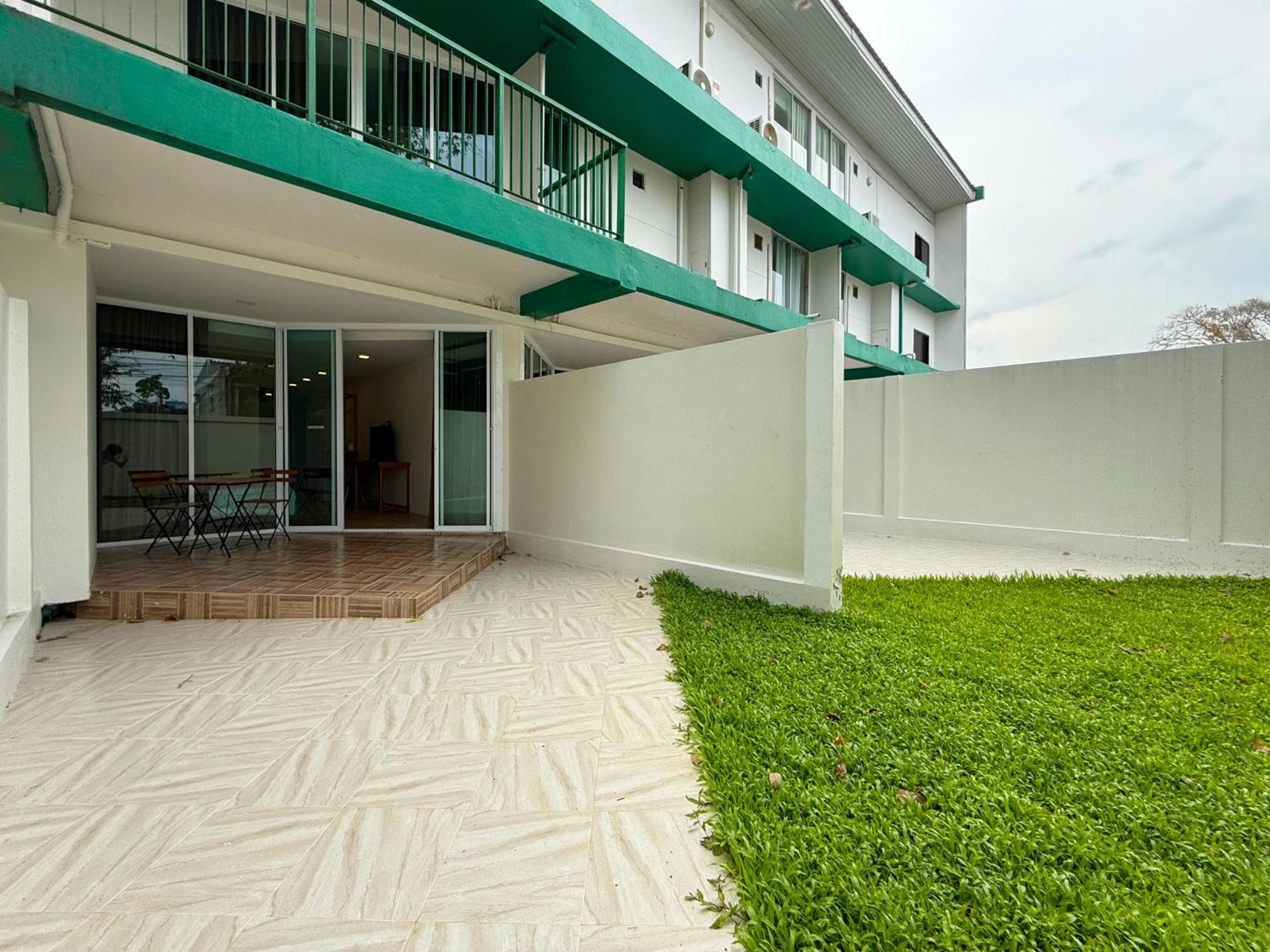 Plernpetch Hotel Surat Thani Exterior photo