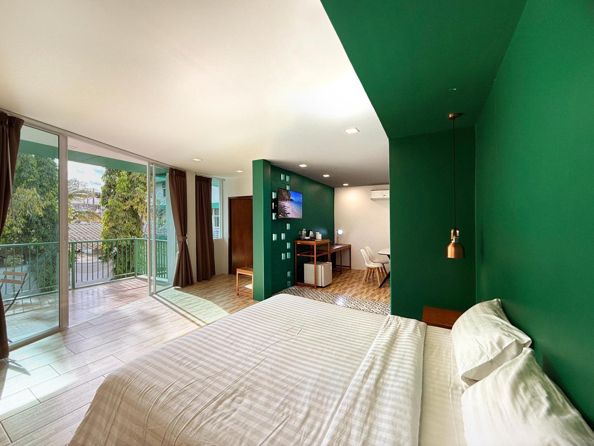 Plernpetch Hotel Surat Thani Exterior photo