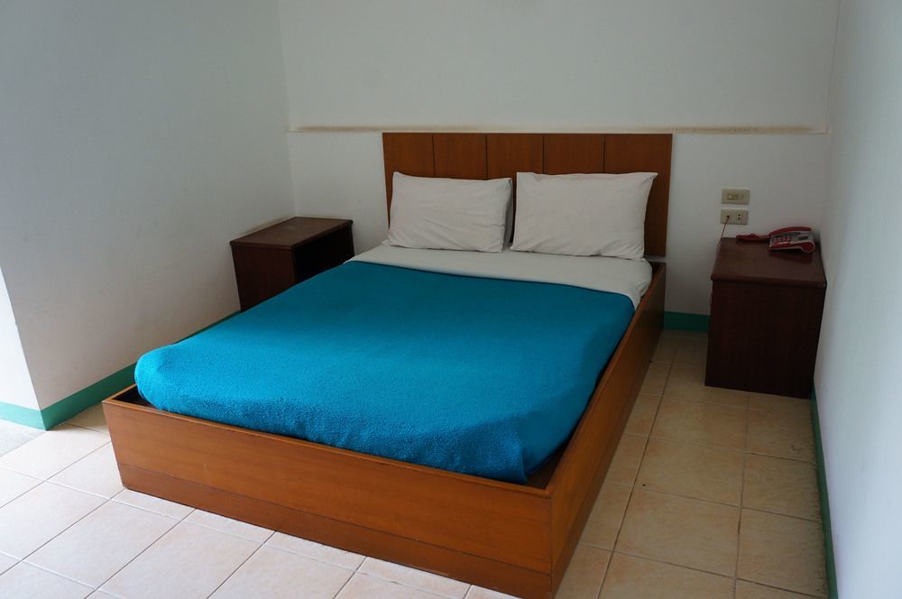 Plernpetch Hotel Surat Thani Exterior photo